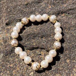 Pearl and Gold Accent Stretch Bracelet - White